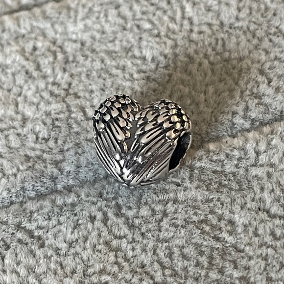 📍SOLD📍 Angel wings Charm - Picture 3 of 3